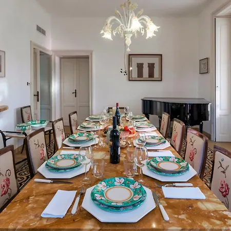 Villa Evelina 10, Emma Travedona